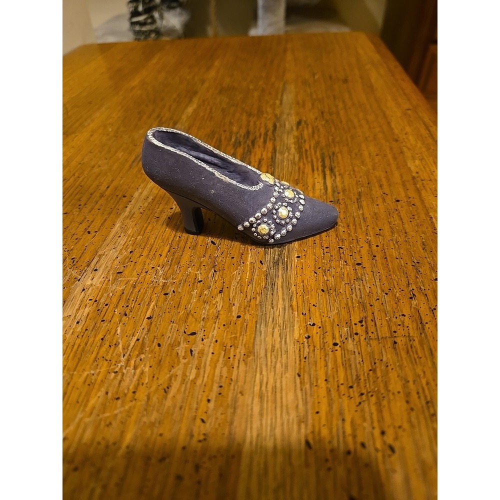 Collectible miniature shoe figurine